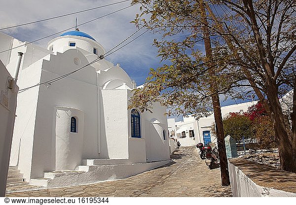 Blick auf die Kirche Panagia Kochi im Dorf Artemonas  Insel Sifnos  Kykladen  Griechische Inseln  Griechenland  Europa.