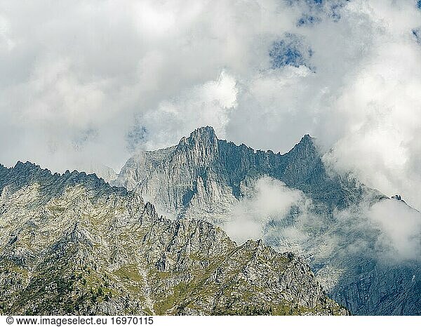 Blick auf die Presanella-Bergkette. Val di Genova im Parco Naturale Adamello - Brenta im Trentino. Europa  Italien  Val Rendena.