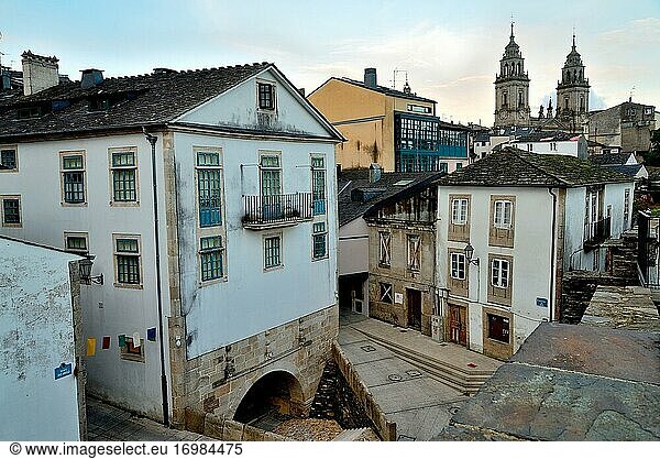 Blick auf die Stadt Lugo von der Stadtmauer aus  Lugo  Spanien.