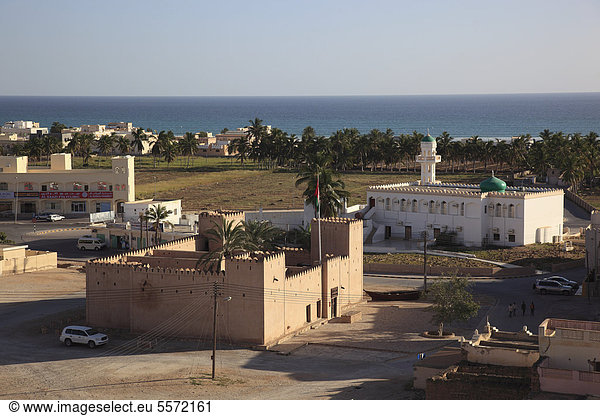 Blick auf die Stadt Taqah, südlicher Oman, Arabische Halbinsel, Naher Osten