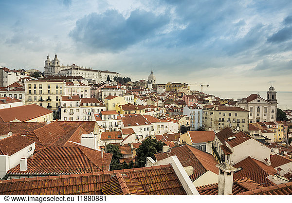 Blick auf die Stadt von der Alfama; Lissabon  Portugal'.