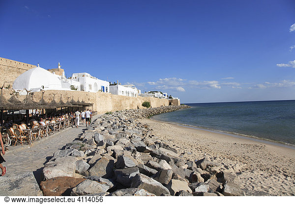Blick auf die Stadtmauer der Medina in Hammamet  Tunesien