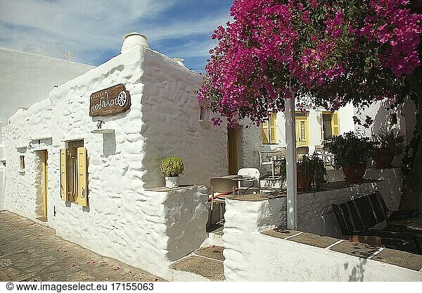 Blick auf die traditionellen  weiß getünchten Häuser im Dorf Artemonas  Insel Sifnos  Kykladen  Griechische Inseln  Griechenland  Europa.