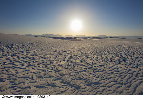 Blick auf die White Sands Desert bei Sonnenuntergang  New Mexico  USA