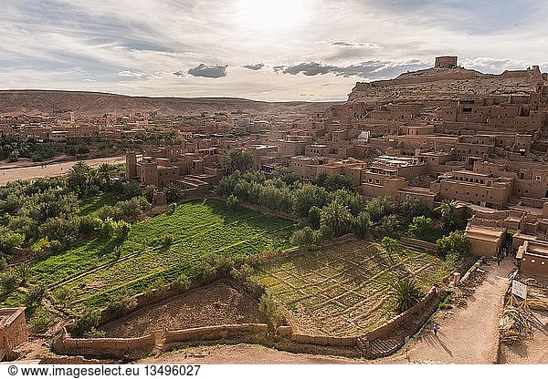 Blick auf ein Dorf Kasbah Ait Benhaddou Hoher Atlas Ksar Ait Benhaddou Ouarzazate Souss-Massa-Draâ Marokko Afrika