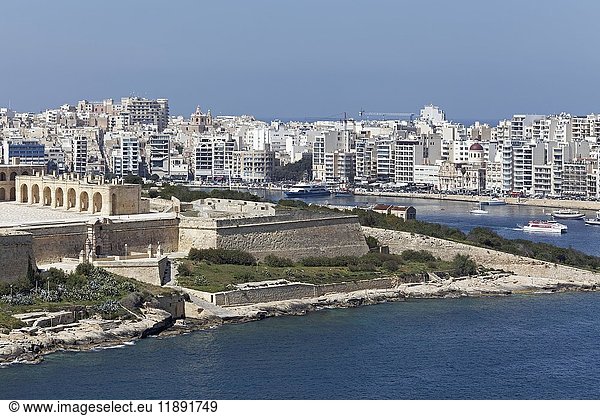 Blick auf Fort Manoel und Panorama von Sliema  Malta  Europa