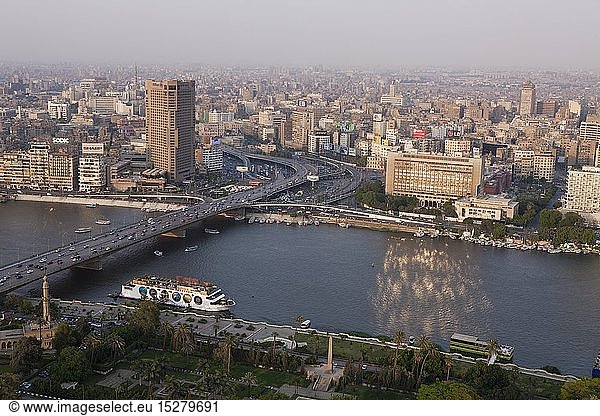 Blick auf Kairo und Bruecke des 6. Oktober ueber Nil  Kairo  Aegypten