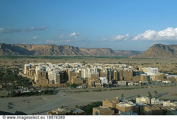 Blick auf Lehmhaus-Stadt Shibam  Wadi Hadramaut  Jemen  Asien