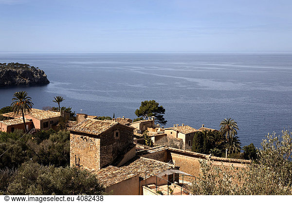 Blick auf Lluc-Alcari an der Nordküste von Mallorca Balearen Spanien