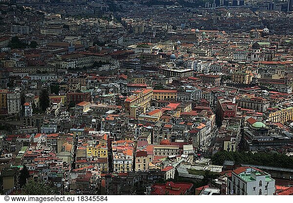 Blick auf Neapel  Kampanien  Italien  Europa