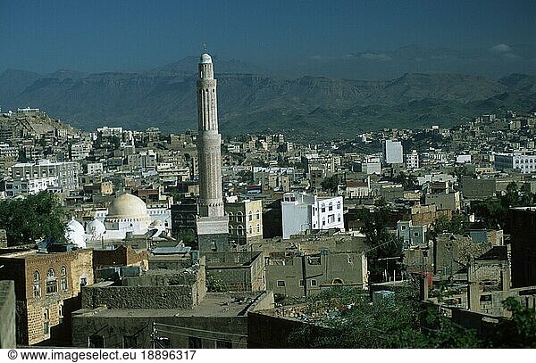 Blick auf Taiz mit Ashrafia-Moschee  Minarett  Jemen  Asien