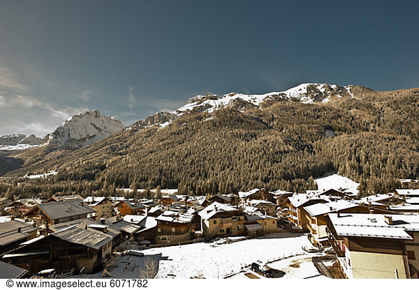 Blick auf Tal im winter