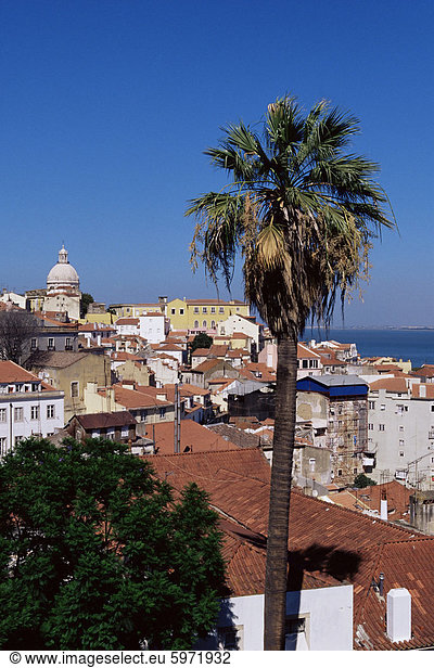 Blick über das Arabische Viertel  die Alfama  Lissabon  Portugal  Europa