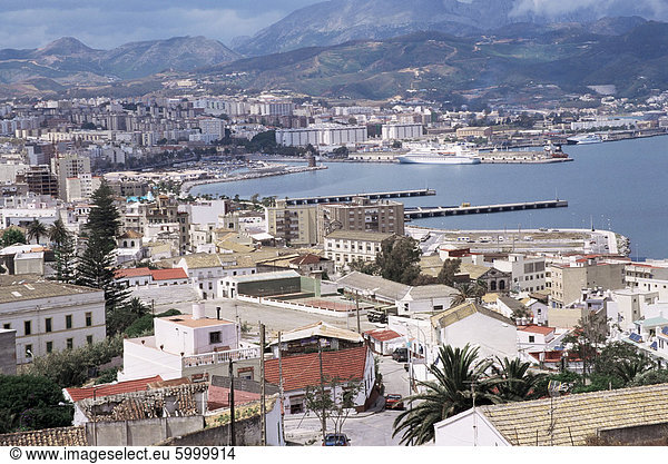 Blick über den Hafen von der spanischen Enklave Ceuta  Spanien  Spanish Nordafrika  Afrika