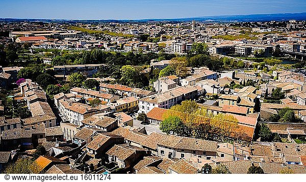 Blick über die Stadt Carcassonne  Frankreich  vom Château Comtal in der mittelalterlichen Stadt Carcassonne.