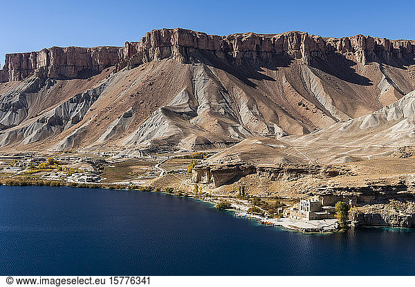 Blick über die tiefblauen Seen des Band-E-Amir-Nationalparks  Afghanistan  Asien
