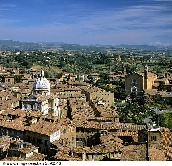 Blick über einen Teil der Altstadt von Siena Toskana Italien Europa