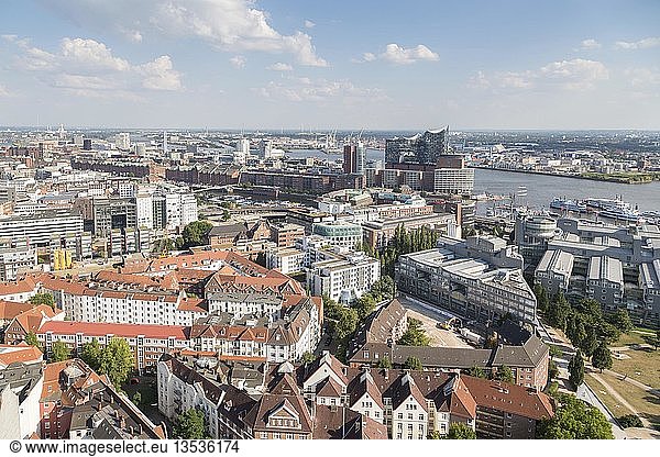 Blick über Hamburg mit Elbe  Speicherstadt und Elbphilharmonie  Hamburg  Deutschland  Europa