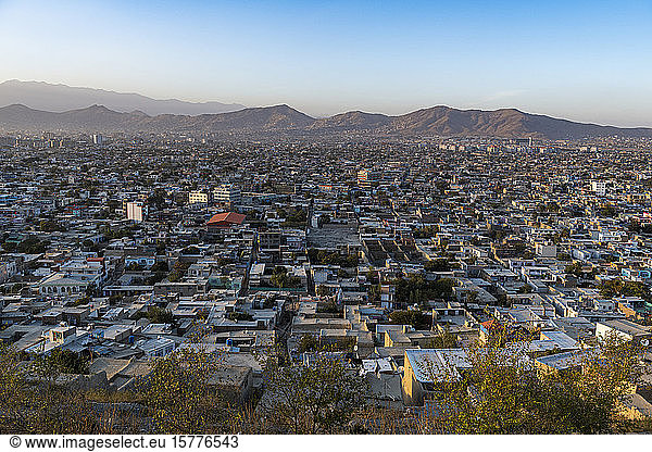 Blick über Kabul bei Sonnenuntergang  Afghanistan  Asien
