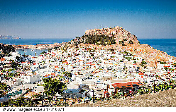 Blick über Lindos Stadt  Rhodos  Dodekanes  Griechische Inseln  Griechenland  Europa