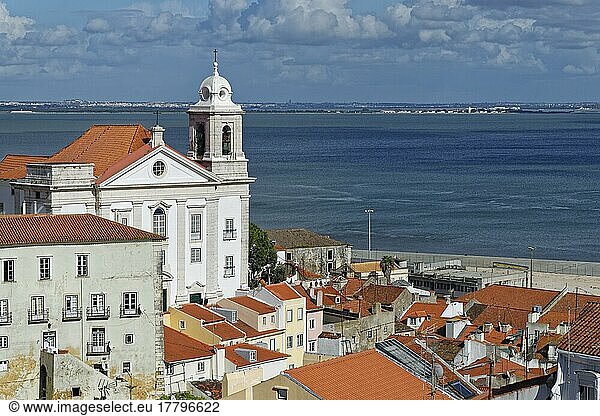 Blick über Stadtteil Alfama  Lissabon  Portugal  Europa