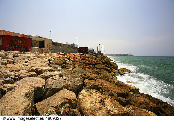 Blick in Richtung Jaffa  Küste von Tel Aviv  Israel  Naher Osten