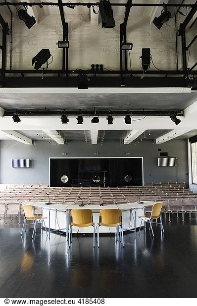 Blick ins Auditorium des Bauhaus Dessau  Deutschland