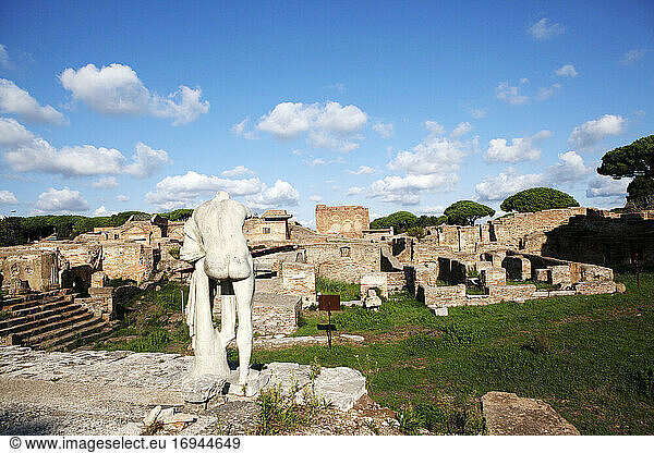 Blick vom Herkules-Tempel  Ostia Antica  Latium  Italien  Europa