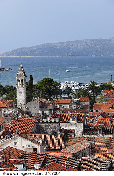 Blick vom Kirchturm der Kathedrale nach Westen  Trogir  Dalmatien  Adria  Kroatien  Europa
