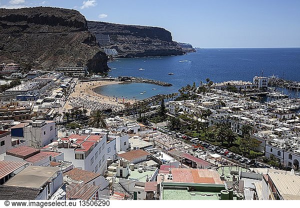 Blick vom Mirador Mogan auf Stadt und Küste  Puerto de Mogan  Gran Canaria  Kanarische Inseln  Spanien  Europa