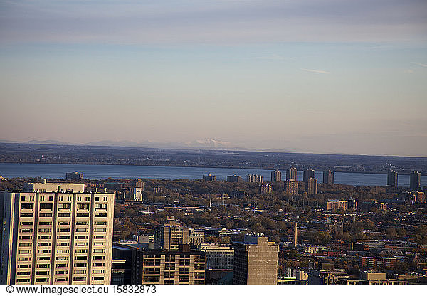 Blick vom Mount Royal Chalet auf die Innenstadt von Montreal