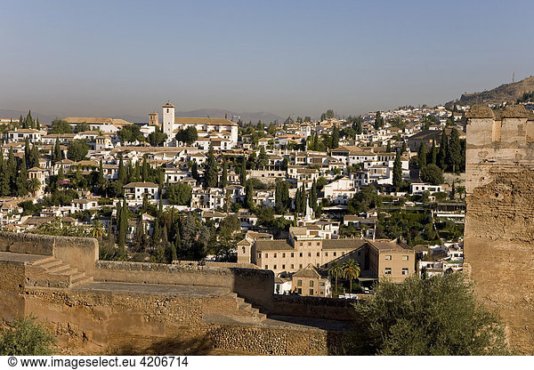 Blick von der Alhambra auf das Albaicin Viertel  Granada  Andalusien  Spanien