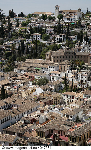 Blick von der Alhambra in Granada auf die Häuser des alten Stadtkerns  Granada  Andalusien  Spanien  Europa