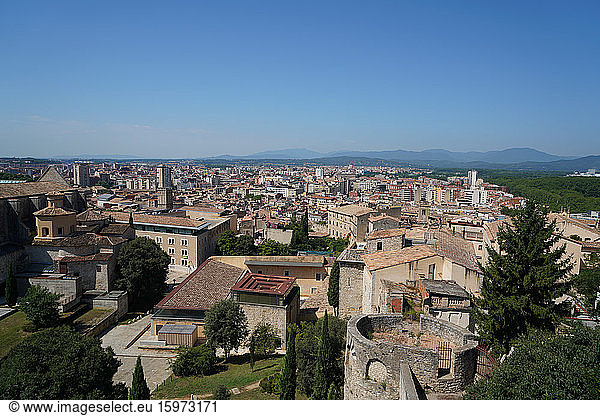 Blick von der alten Stadtmauer auf Girona  Girona  Katalonien  Spanien  Europa