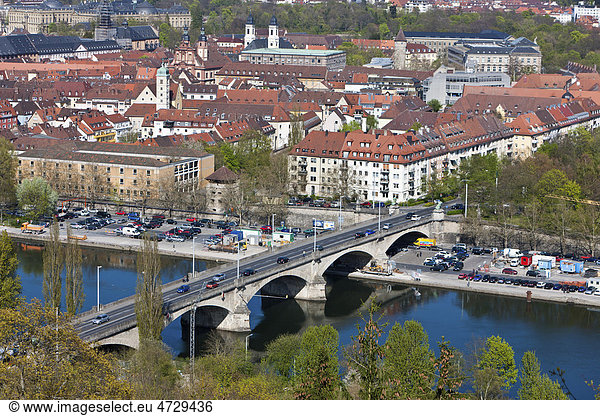 Blick von der Festung Marienberg auf Würzburg  Fluss Main  Ludwigsbrücke  Würzburg  Franken  Bayern  Deutschland  Europa
