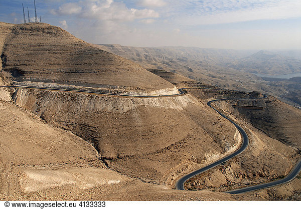 Blick von der Königsstraße (King´s Highway) auf das Wadi al-Mujib (Jordan's Grand Canyon)  Jordanien  Naher Osten  Asien