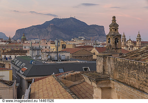 Blick von der Kirche Santa Caterina d'Alessandria auf den Monte Pellegrino  Palermo  Sizilien  Italien