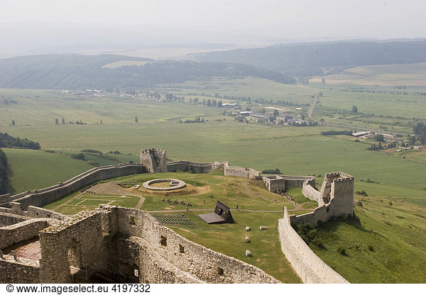 Blick von der Zipser Burg auf die Burgmauer Slowakei