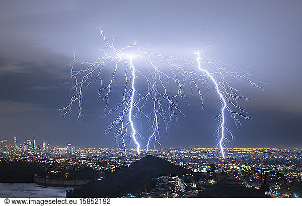 Blitzschlag in der Nachbarschaft der Miracle Mile in Los Angeles