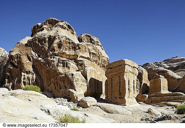 Blockgräber  monolithische Grabblöcke  Bas as-Siq  äußerer Siq  Wadi Musa  Petra  UNESCO Weltkulturerbe  Königreich Jordanien