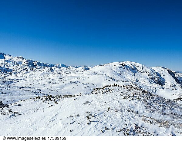Blue sky over winter landscape  view from Krippenstein to snowy mountain peaks  and glacier  Salzkammergut  Upper Austria  Austria  Europe