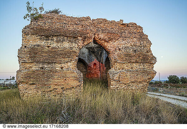 Bogengang einer alten Ruine in Nikopolis  Preveza  Griechenland
