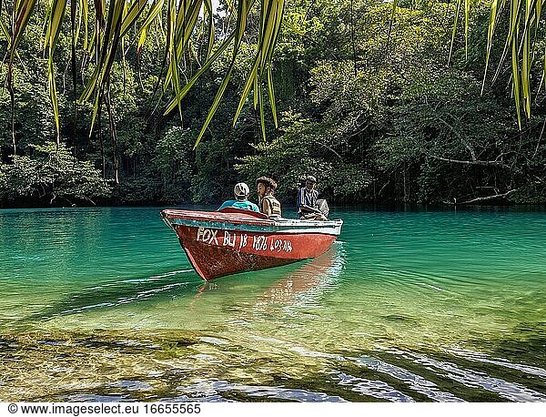 Boot in der Blauen Lagune  Portland Parish  Jamaika.