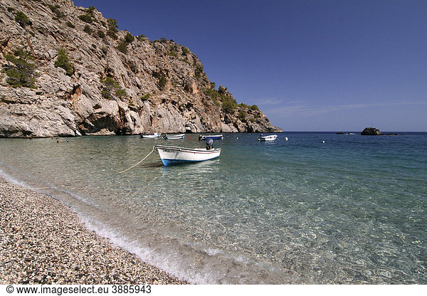 Boot in der Bucht von Achata  Insel Karpathos  Ägäische Inseln  Ägäis  Dodekanes  Griechenland  Europa
