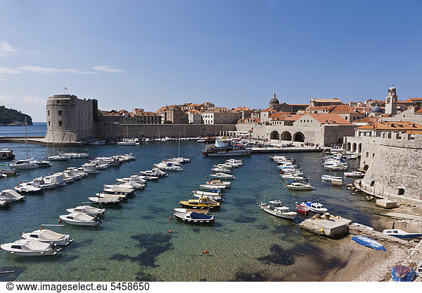 Boote im Hafen  Altstadt von Dubrovnik  Unesco Weltkulturerbe  Mitteldalmatien  Dalmatien  Adriaküste  Kroatien  Europa  ÖffentlicherGrund