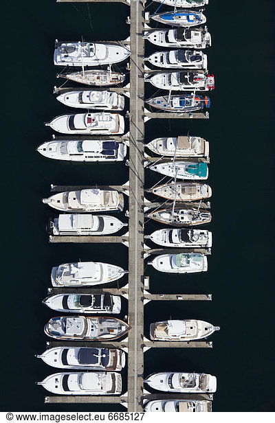 Boote in einem Jachthafen