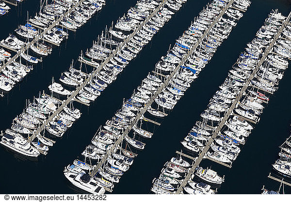 Boote in einer Marina
