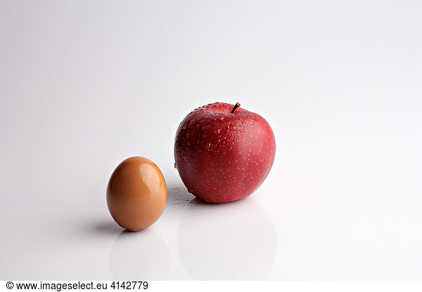 Boskoop apple beside a brown egg