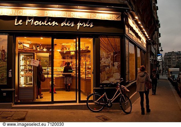 Boulangerie in Paris in the evening  bakery in Paris  France  Parisian lifestyle  La Vie Parisienne