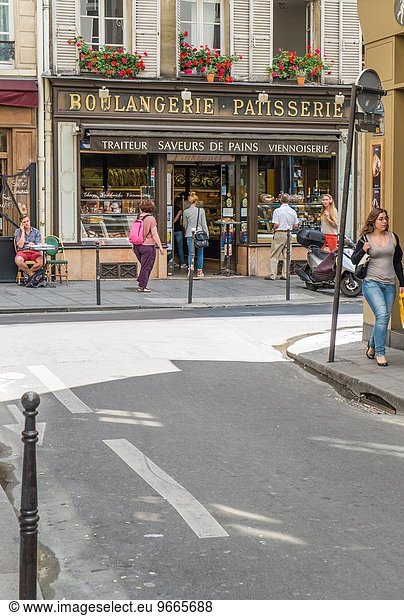 boulangerie patisserie bakery shop  rue vieille du temple  marais district  4 th arrondissement  paris  ile de france  france.